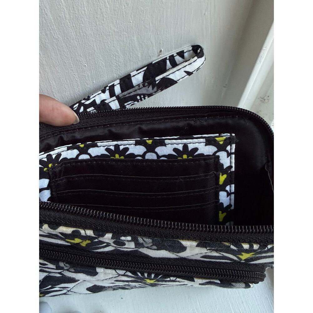 Vera Bradley Zip Around Wallet Wristlet Black White Floral Quilted Organizer - Picture 3 of 6